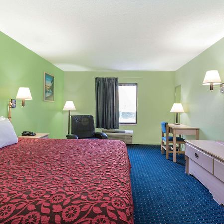 Days Inn By Wyndham Panama City/Callaway Ngoại thất bức ảnh
