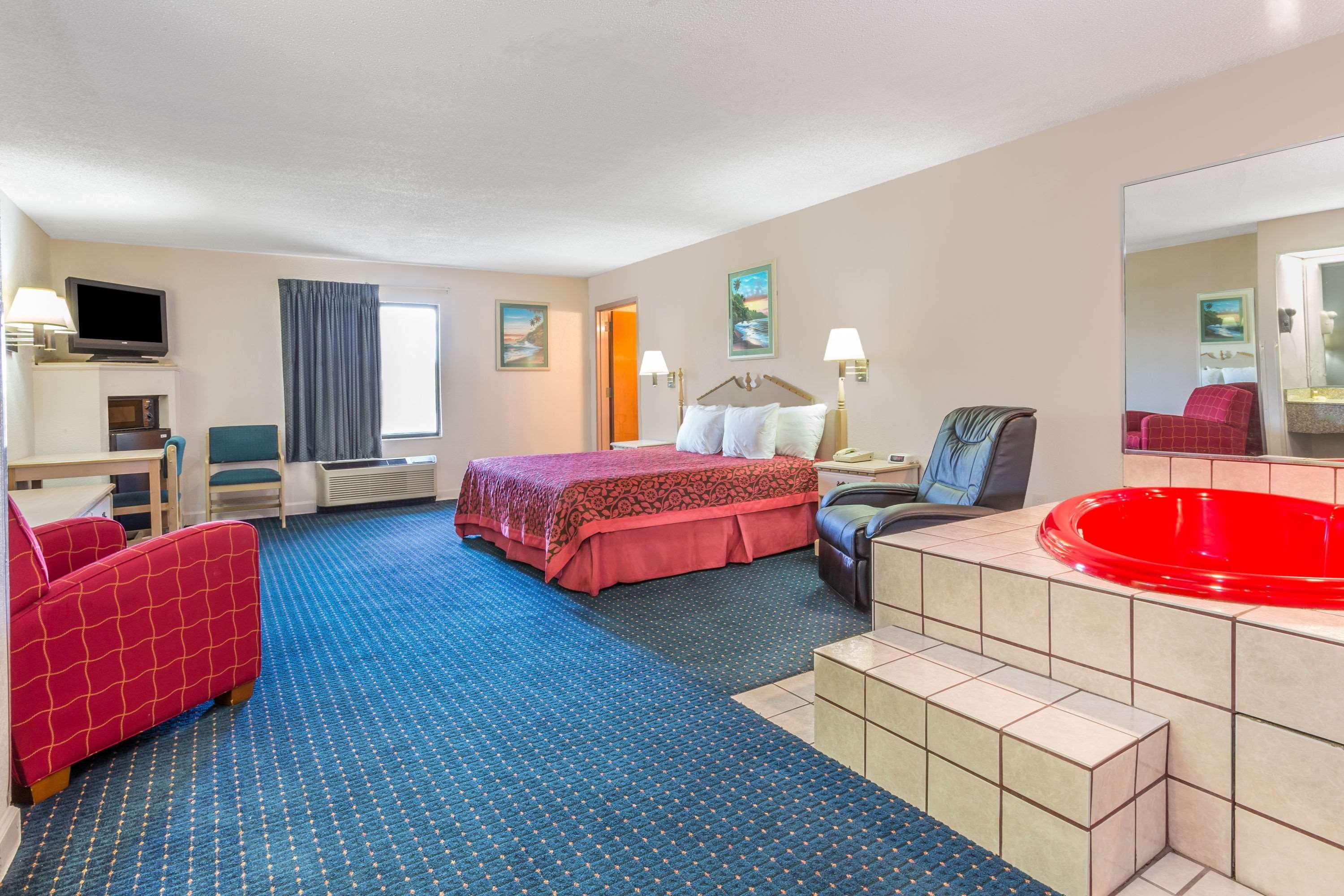 Days Inn By Wyndham Panama City/Callaway Ngoại thất bức ảnh