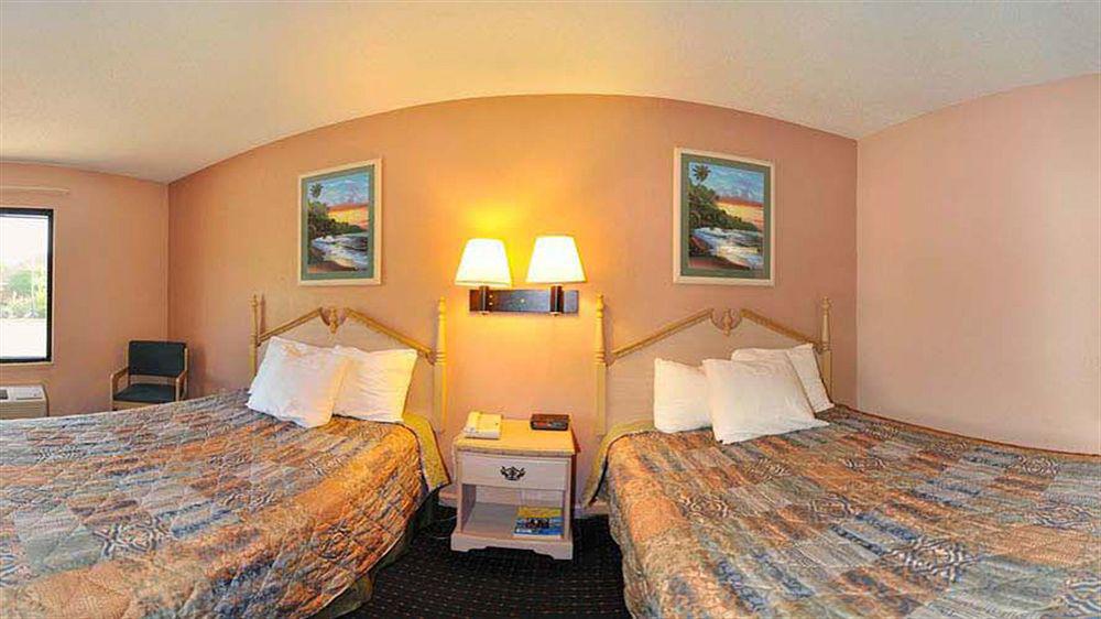 Days Inn By Wyndham Panama City/Callaway Ngoại thất bức ảnh